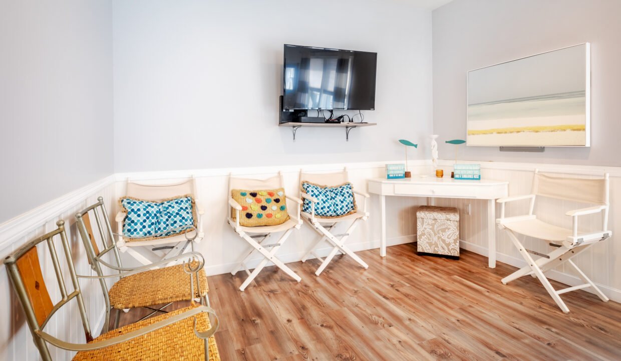 A small waiting room with chairs and a tv.