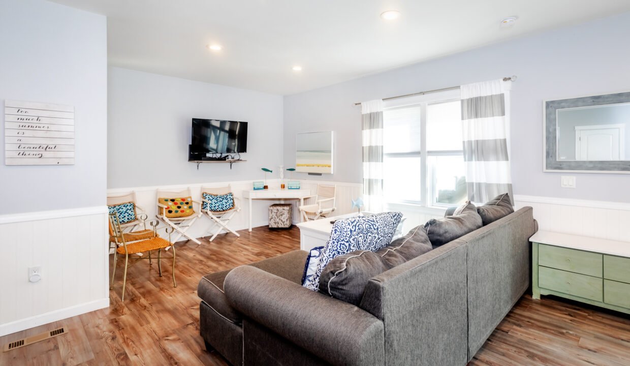 A living room with a couch and tv.