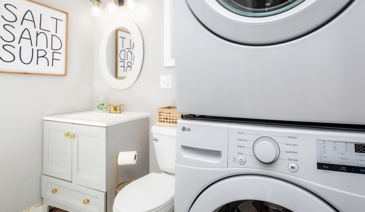 A laundry room with a washer and dryer.