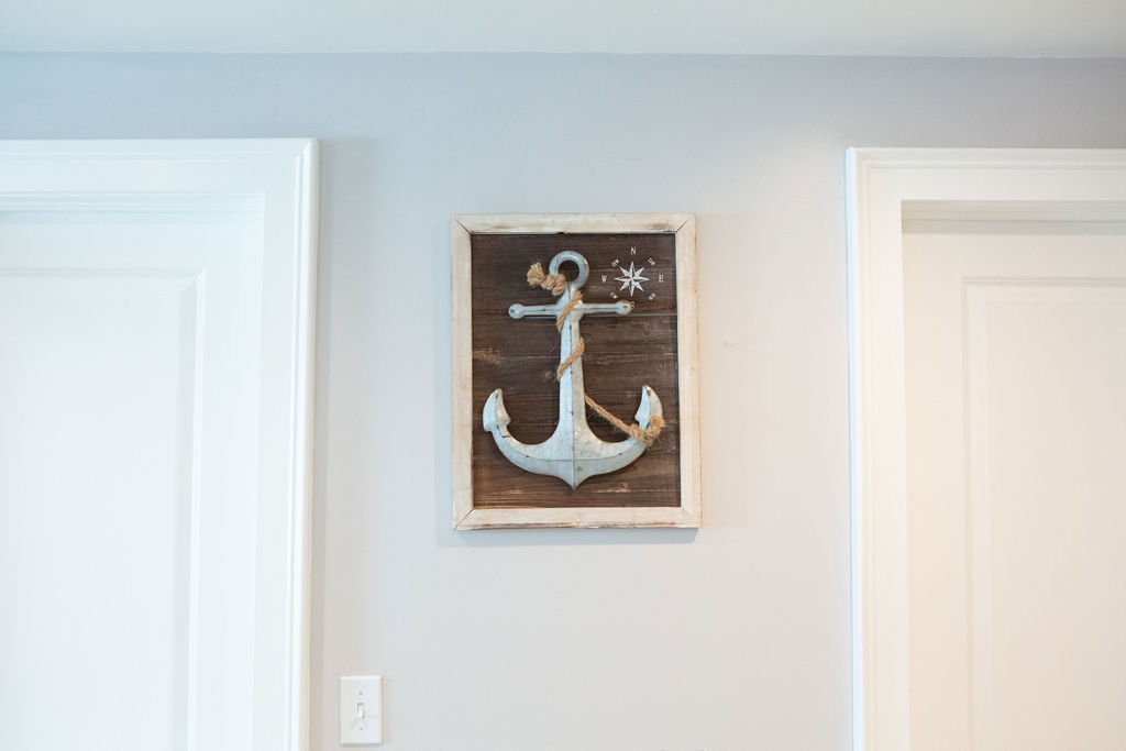 a picture of an anchor hanging on a wall.