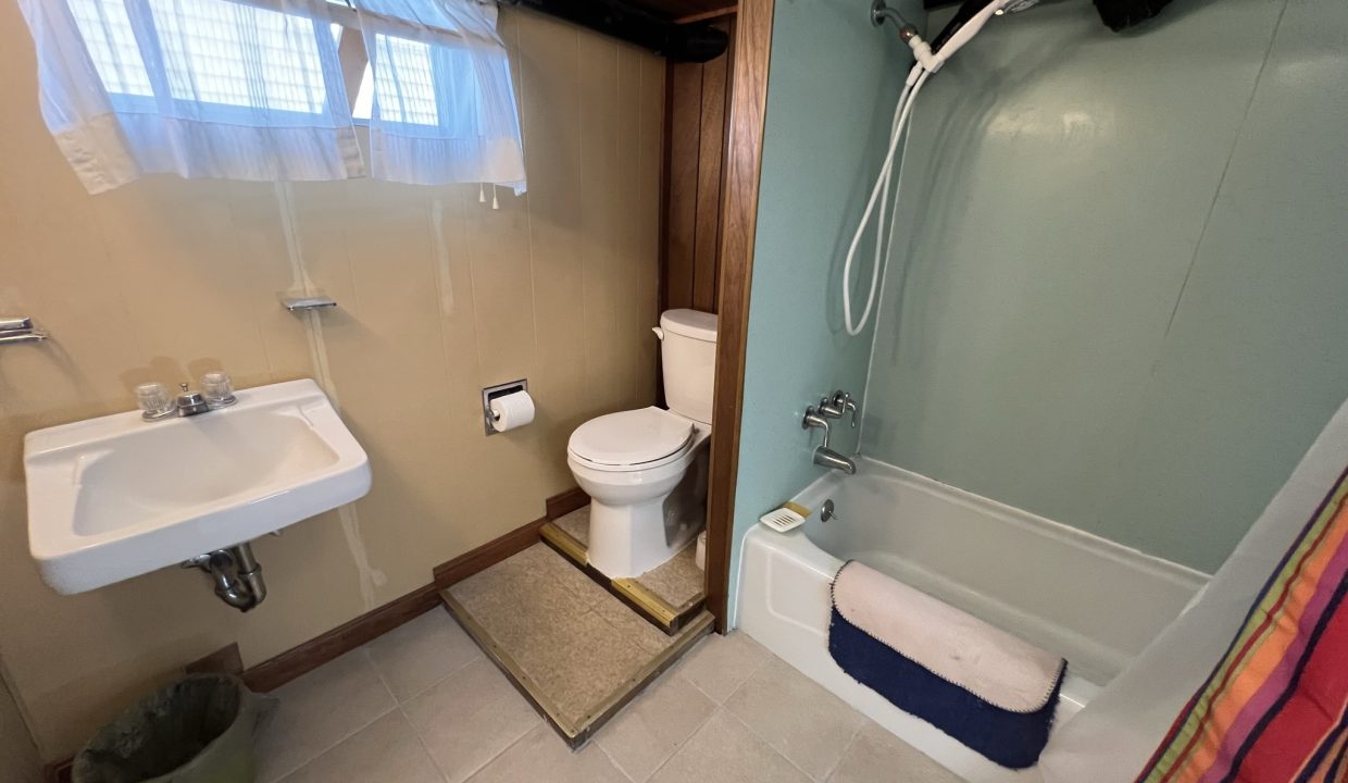 a bathroom with a sink, toilet, and bathtub.