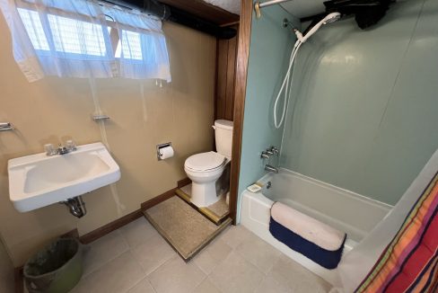 a bathroom with a sink, toilet, and bathtub.