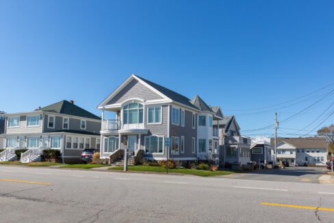 a row of houses sitting on the side of a road.