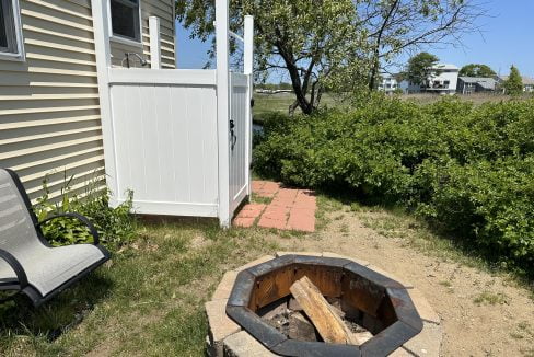 a fire pit sitting in the middle of a yard.