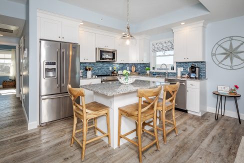 a kitchen with a center island and a breakfast bar.