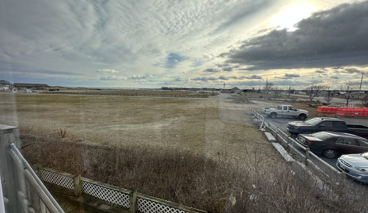 a parking lot filled with lots of parked cars.