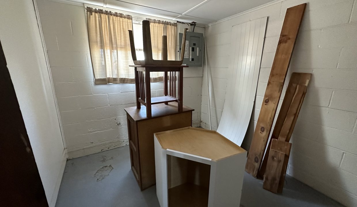 a room that has a bunch of furniture in it.