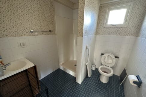a bathroom with a sink, toilet, and bathtub.